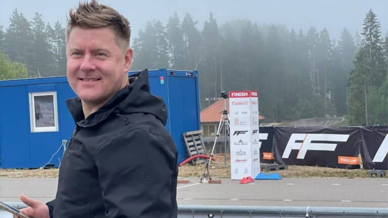 Daglig leder i FF Rollerskis, Henrik Lindhagen, i målområdet for World Cup