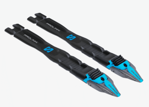 Salomon Prolink Race Skate binding i en skrå oversikt, ideell for avanserte rulleskiløpere som ønsker maksimal stabilitet.